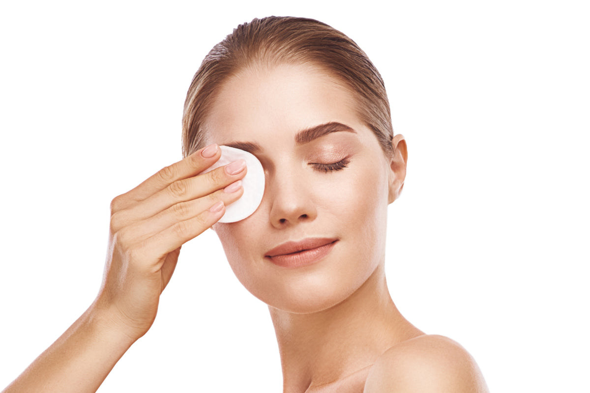 Safolyte used for eyelid and eyelash cleansing